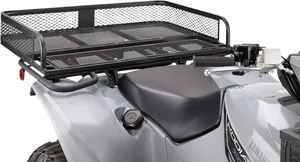 Parrilla metálica de protección instalada en el lateral del depósito de gasolina de una motocicleta