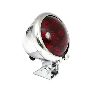 Luz trasera LED estilo Bates. Cromado. Lente roja