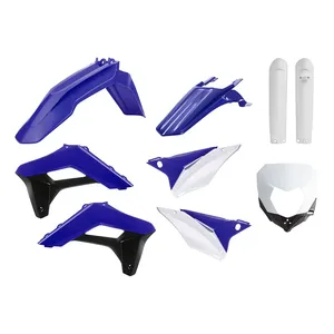 Vista frontal del kit de carrocería completo montado en una motocicleta