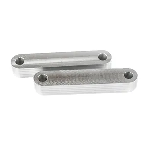 Killer Custom, separadores para guardabarros delantero. Aluminio en bruto