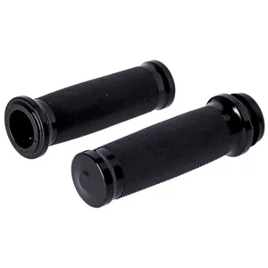 Par de puños Caliber negros instalados en manillar de motocicleta