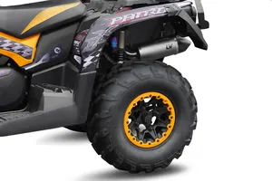 Silenciador slip-on LV One Evo de acero inoxidable instalado en un ATV