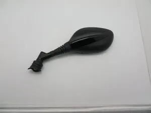 Espejo retrovisor universal con marca E montado en manillar de motocicleta