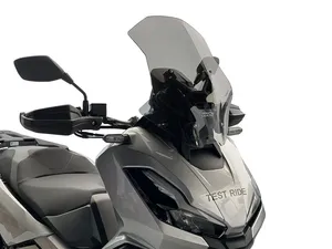 Parabrisas transparente para scooter visto desde el frente