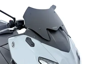 Cúpula deportiva T-Max Techmax instalada en motocicleta