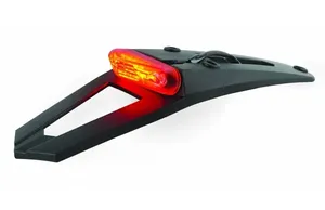 Luz trasera LED RS negra montada en motocicleta
