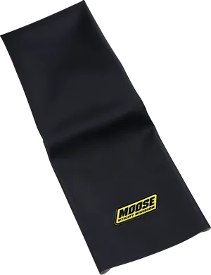 Funda de asiento negra ajustada sobre el asiento de una motocicleta Harley-Davidson