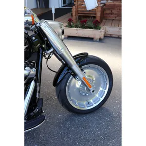Cult-Werk, guardabarros delantero 'Custom V1'. Negro brillante