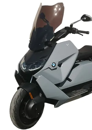 Parabrisas transparente para motocicleta visto desde el frente