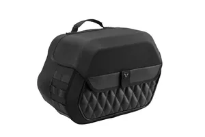 Bolsa lateral derecha Legend Gear LH1 montada en motocicleta