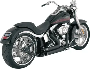 Sistema de escape Shortshots Staggered montado en motocicleta