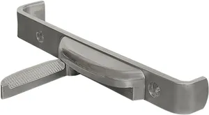Estriberas Aero Flip-Out plegables montadas en el lateral de una motocicleta