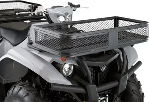 Parrilla metálica de protección instalada en el lateral del depósito de gasolina de una motocicleta