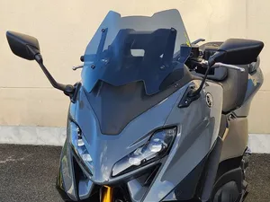 Parabrisas transparente para scooter